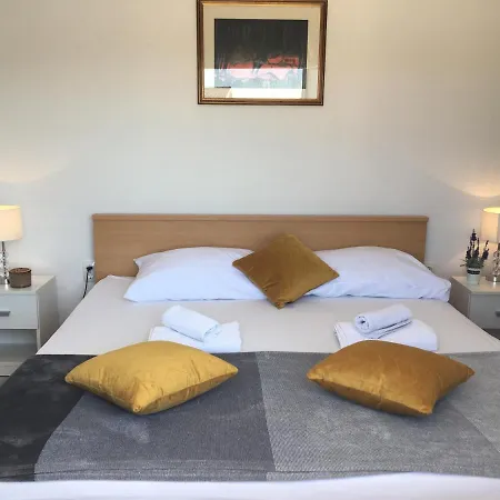 Kairos Apartment